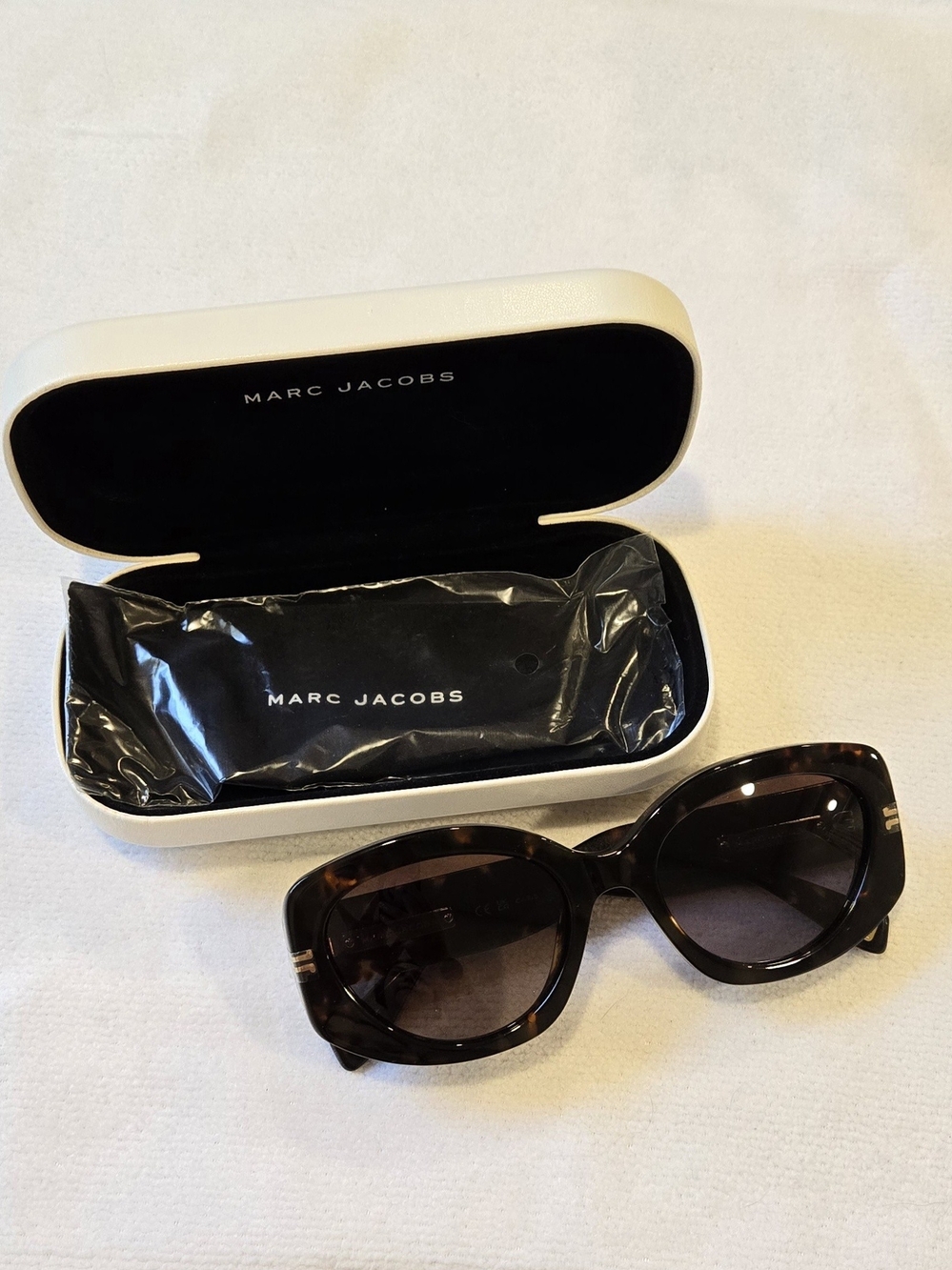 Marc Jacobs Authentic NWOT Tortoiseshell Sunglasses w/Dark Brown Gradient Lenses
